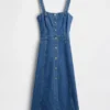 Vestido midi vaquero con botones en la parte delantera