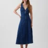 Vestido midi vaquero con cremallera frontal y costuras