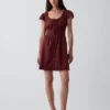 Vestido mini con cuello redondo y ribete de encaje