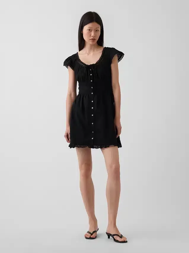 Vestido mini con cuello redondo y ribete de encaje
