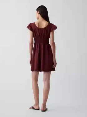 Vestido mini con cuello redondo y ribete de encaje