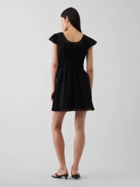 Vestido mini con cuello redondo y ribete de encaje
