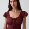 Vestido mini con cuello redondo y ribete de encaje