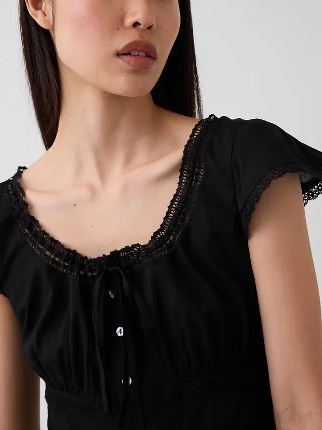 Vestido mini con cuello redondo y ribete de encaje