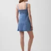 Vestido mini con paneles de denim