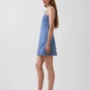 Vestido mini con paneles de denim