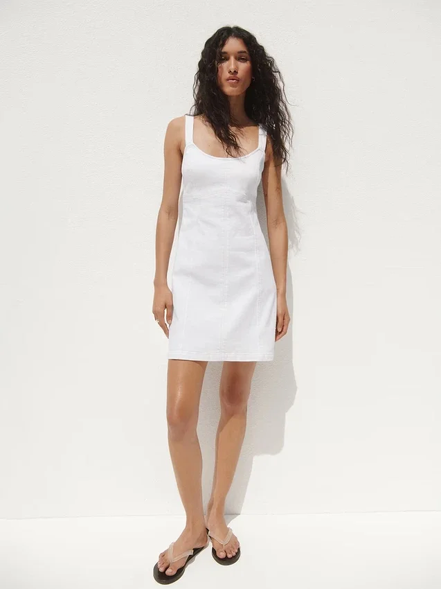 Vestido mini con paneles de denim