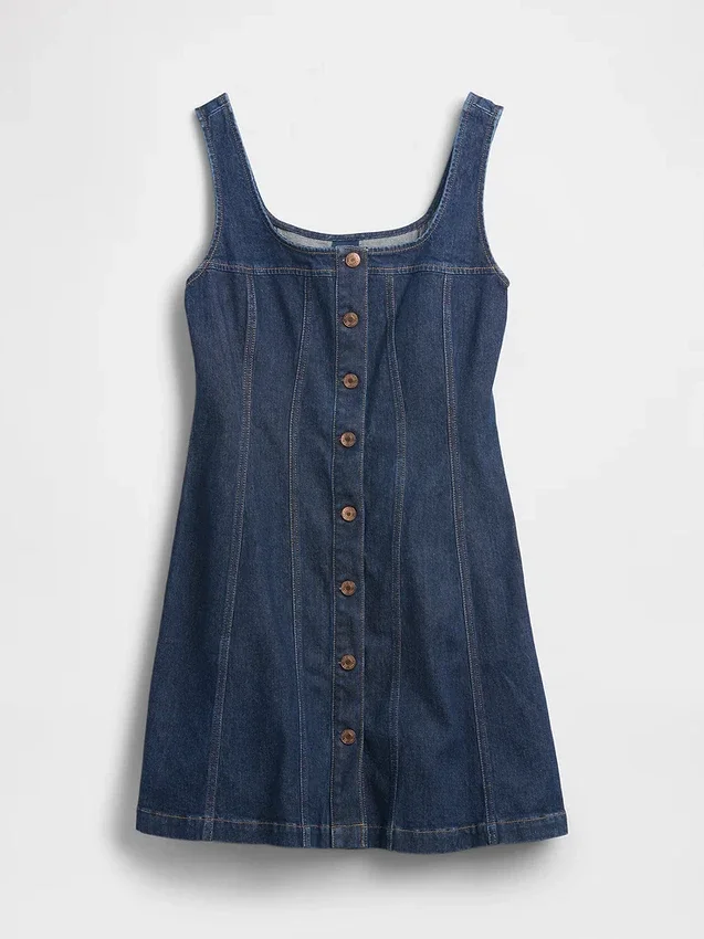 Vestido mini de denim con costuras y botones en la parte delantera