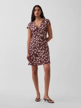 Vestido mini estampado con cuello en V