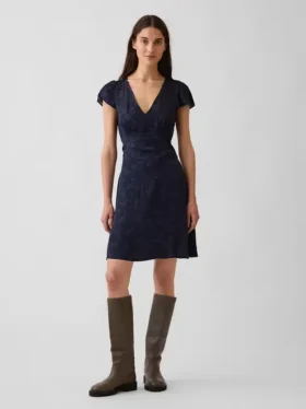 Vestido mini estampado con cuello en V