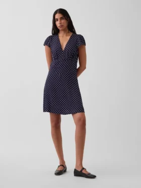 Vestido mini estampado con cuello en V