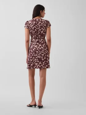 Vestido mini estampado con cuello en V