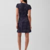 Vestido mini estampado con cuello en V