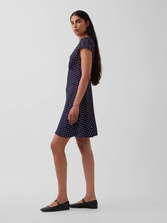 Vestido mini estampado con cuello en V