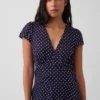 Vestido mini estampado con cuello en V