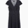 Vestido mini estampado con cuello en V