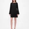 Vestido mini recto con cuello barco