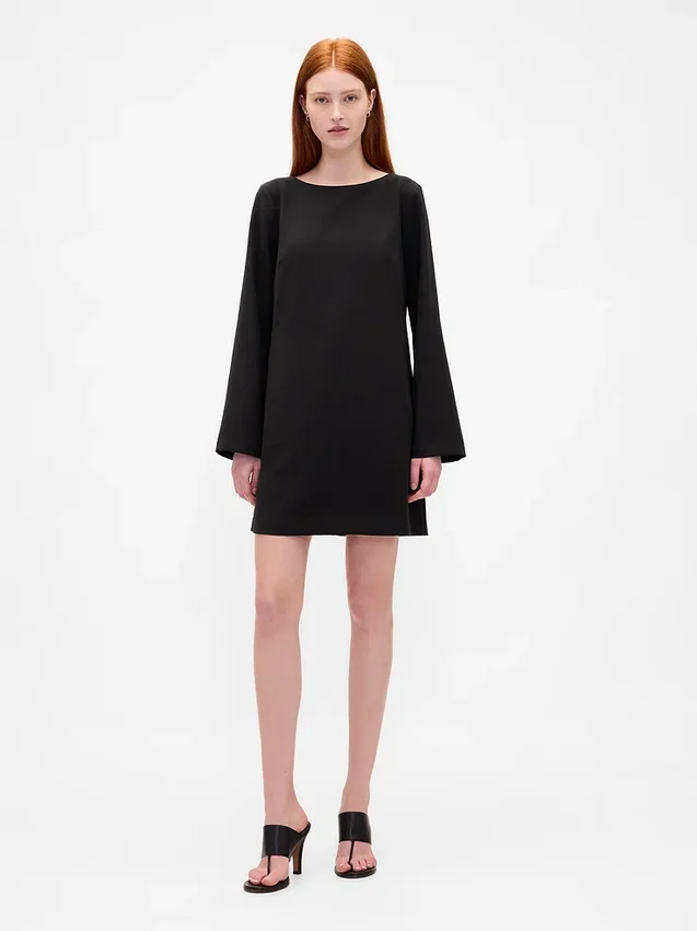Vestido mini recto con cuello barco