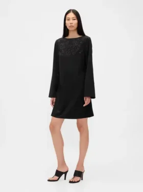 Vestido mini recto con cuello barco