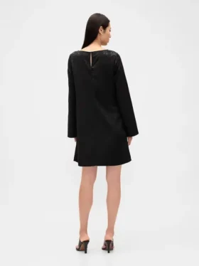 Vestido mini recto con cuello barco