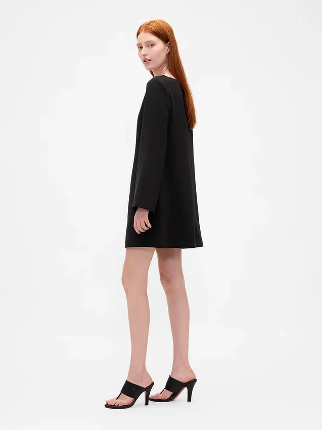 Vestido mini recto con cuello barco