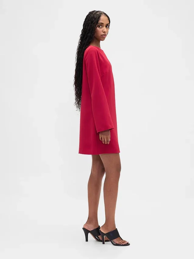 Vestido mini recto con cuello barco