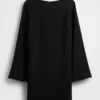 Vestido mini recto con cuello barco
