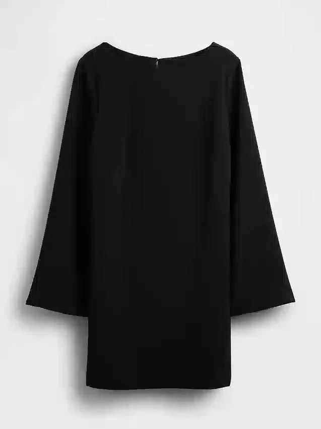 Vestido mini recto con cuello barco