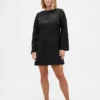 Vestido mini recto con cuello barco