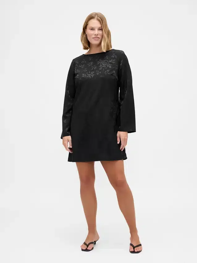 Vestido mini recto con cuello barco
