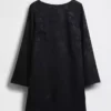 Vestido mini recto con cuello barco
