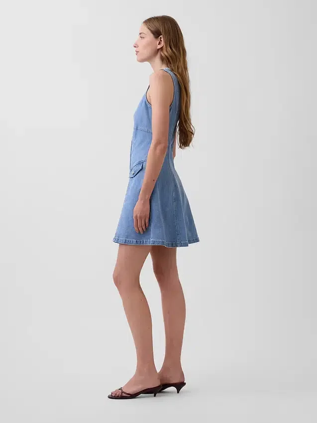Vestido mini vaquero con cremallera frontal y costuras