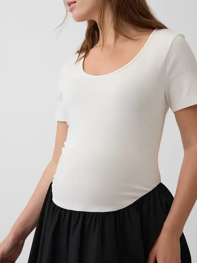 Vestido premamá de tejido mixto con cintura baja