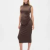 Vestido premamá moderno de cuello alto