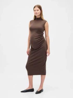 Vestido premamá moderno de cuello alto
