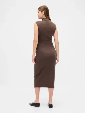 Vestido premamá moderno de cuello alto