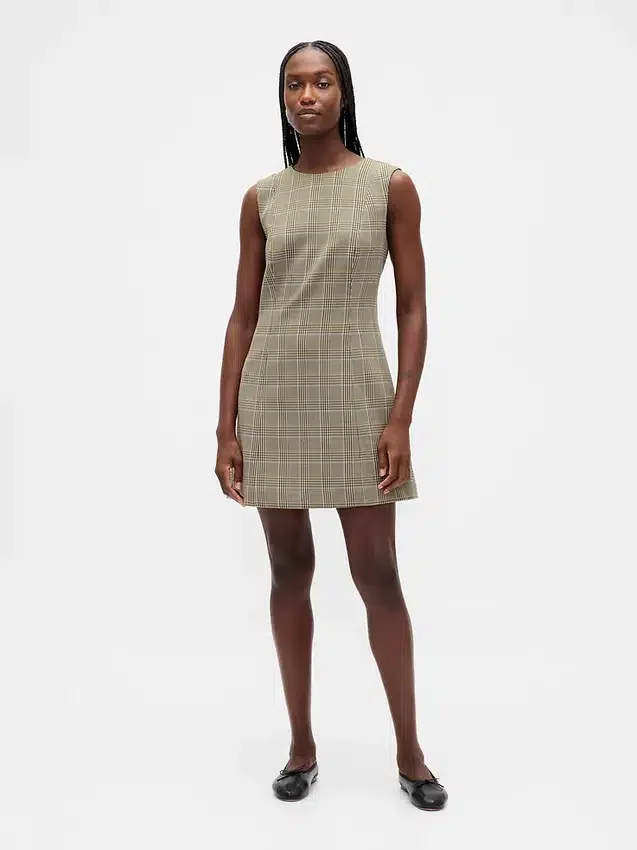 Vestido recto mini de cuello alto