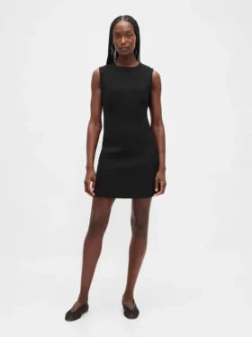 Vestido recto mini de cuello alto