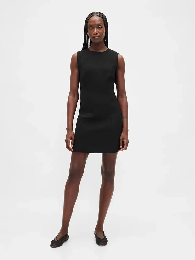 Vestido recto mini de cuello alto