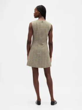 Vestido recto mini de cuello alto