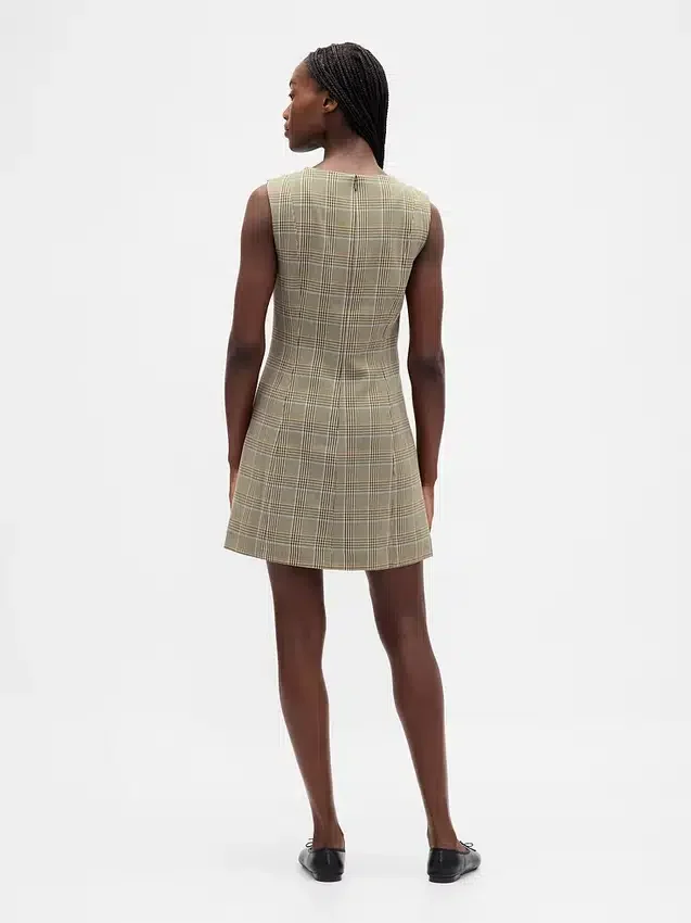 Vestido recto mini de cuello alto