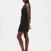 Vestido recto mini de cuello alto