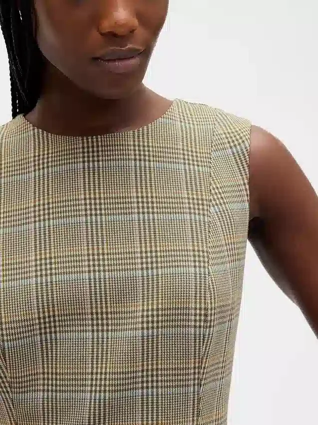 Vestido recto mini de cuello alto