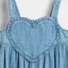 Vestido sin mangas con corazón de denim para bebés y niños pequeños