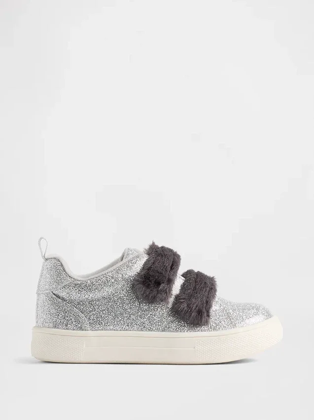 Zapatillas con purpurina y pelo vegano para niños pequeños