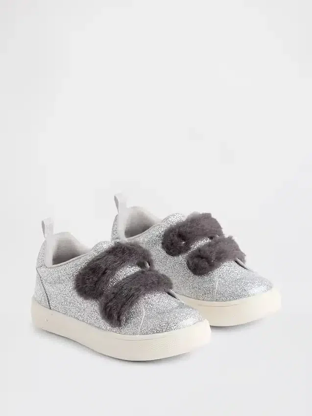 Zapatillas con purpurina y pelo vegano para niños pequeños