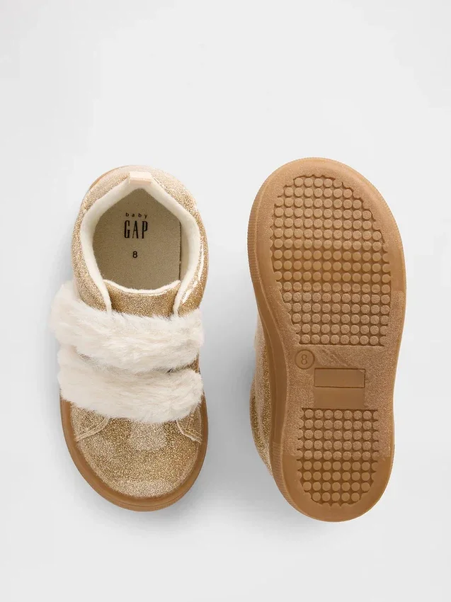 Zapatillas con purpurina y pelo vegano para niños pequeños