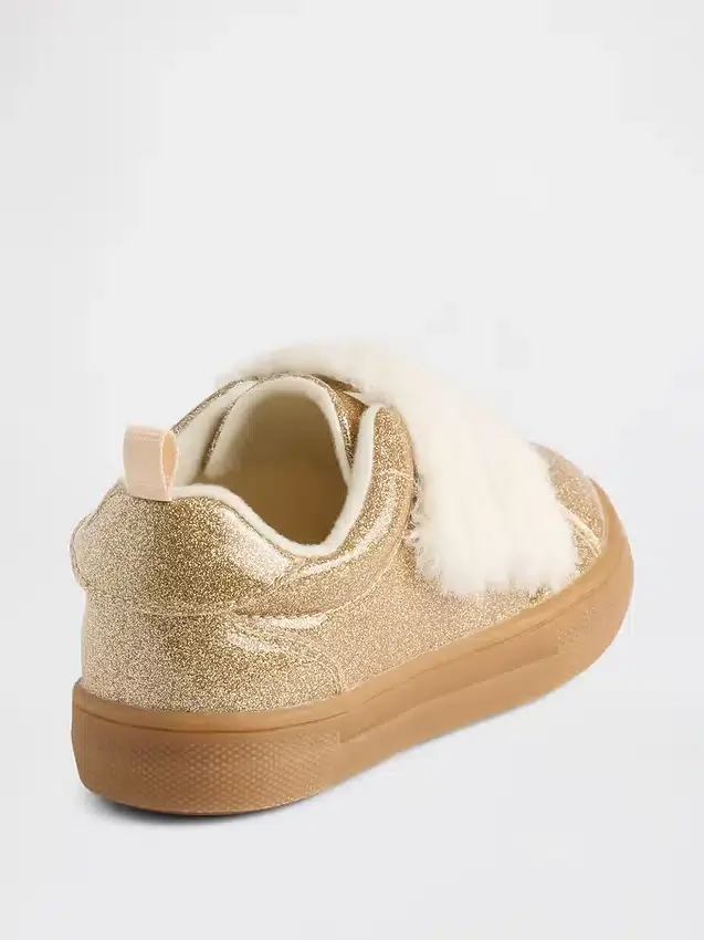 Zapatillas con purpurina y pelo vegano para niños pequeños