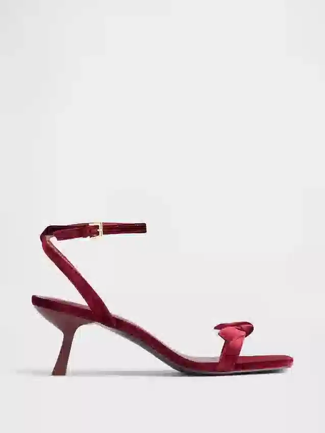 Zapatos de tacón bajo con tiras y lazo de terciopelo, puntera abierta