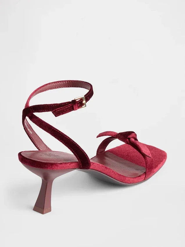 Zapatos de tacón bajo con tiras y lazo de terciopelo, puntera abierta